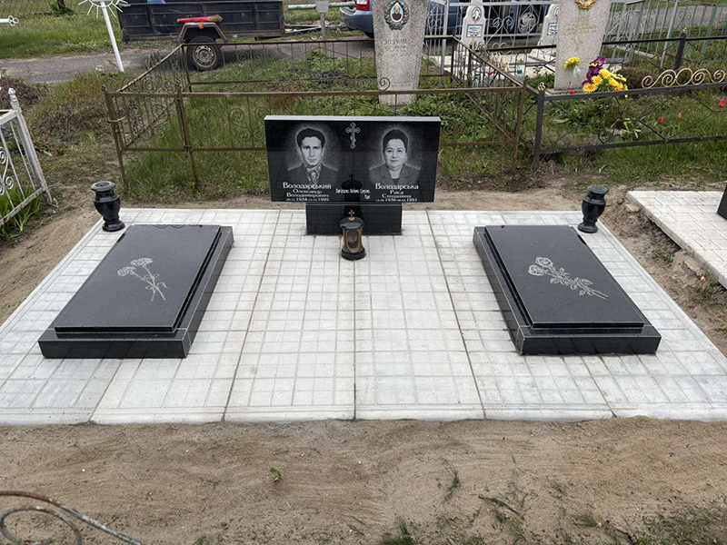 Пам'ятник  подвійний 2
