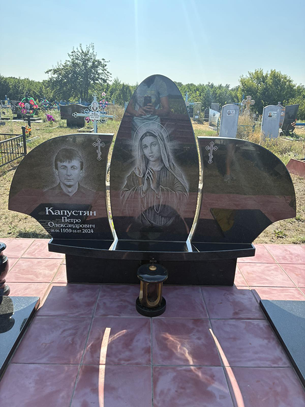 Пам'ятник  подвійний 3