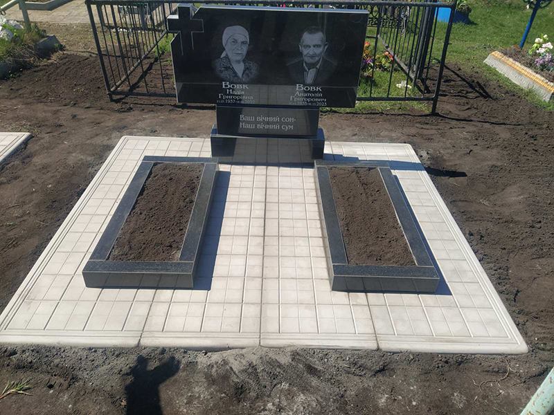 Пам'ятник  подвійний 4