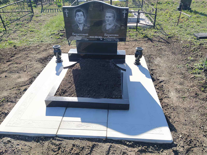 Пам'ятник  подвійний 5
