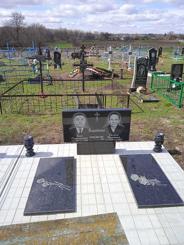 Пам'ятник  подвійний 7