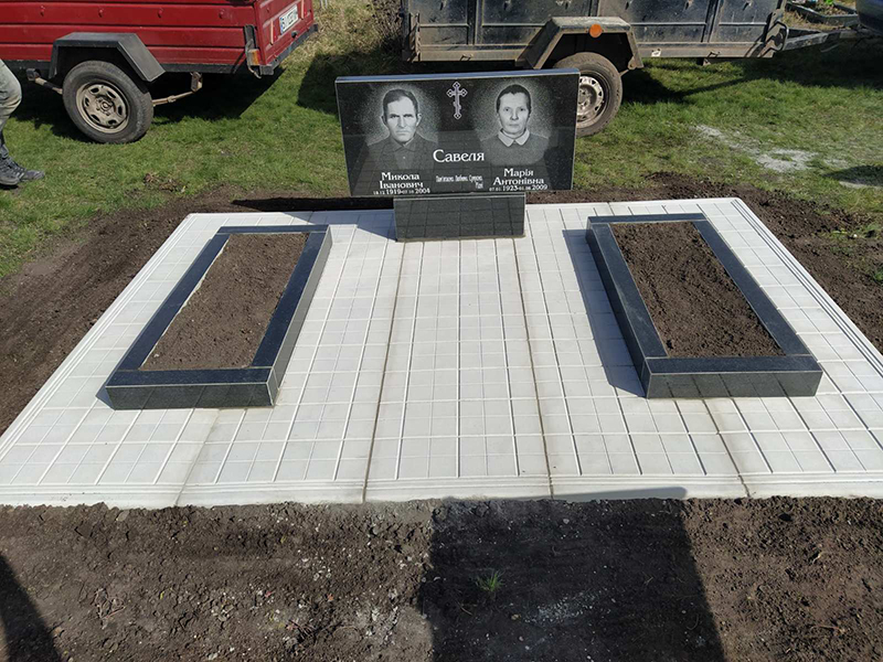 Пам'ятник  подвійний 9